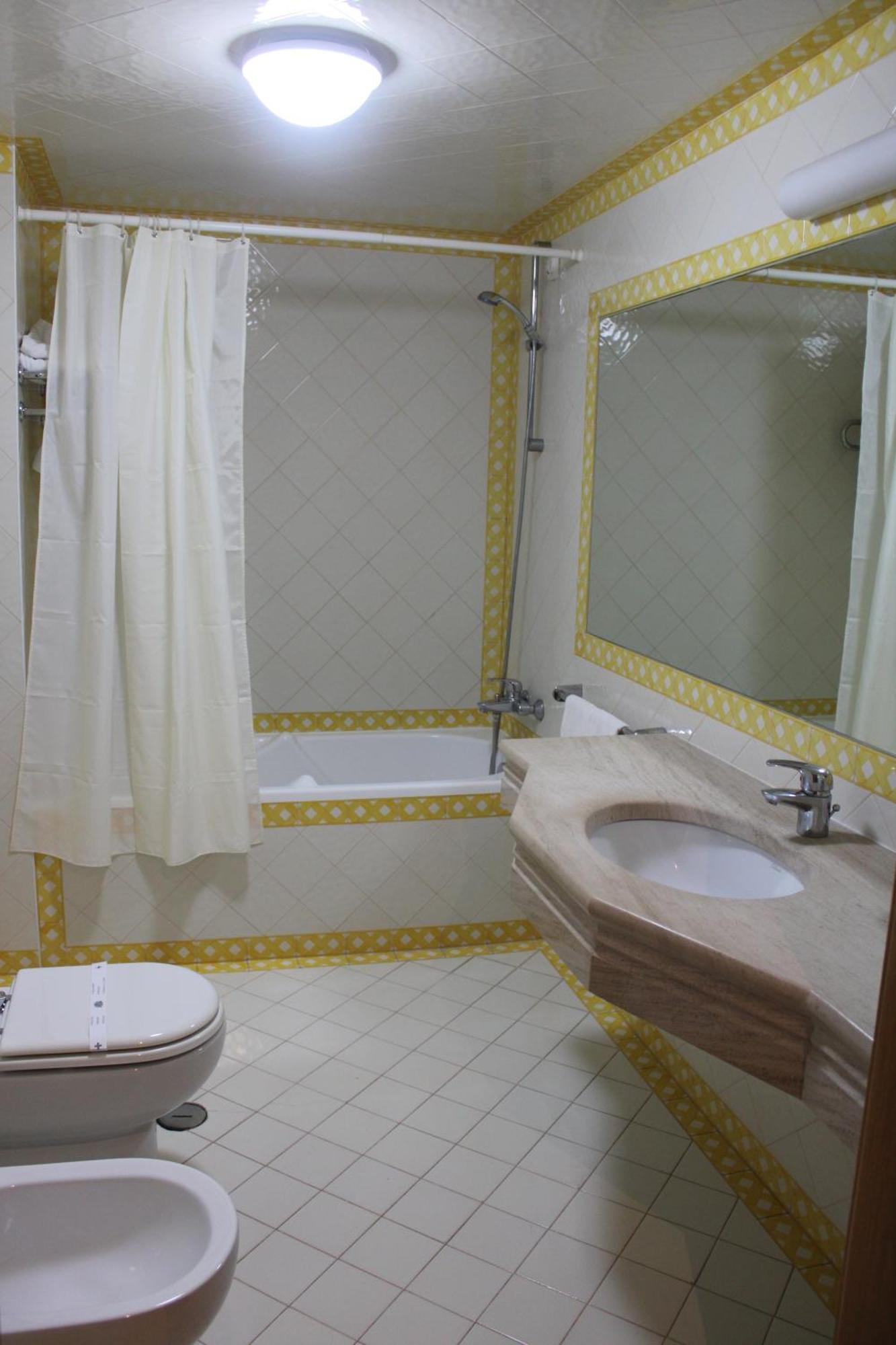 Hotel Francis Беха Екстериор снимка